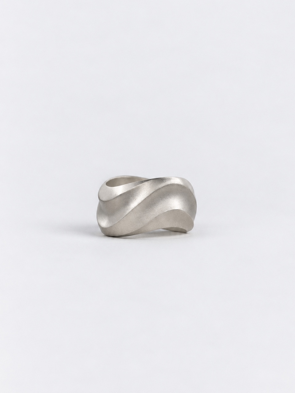 R.02, recycled sterling silver, three-quarter profile view.